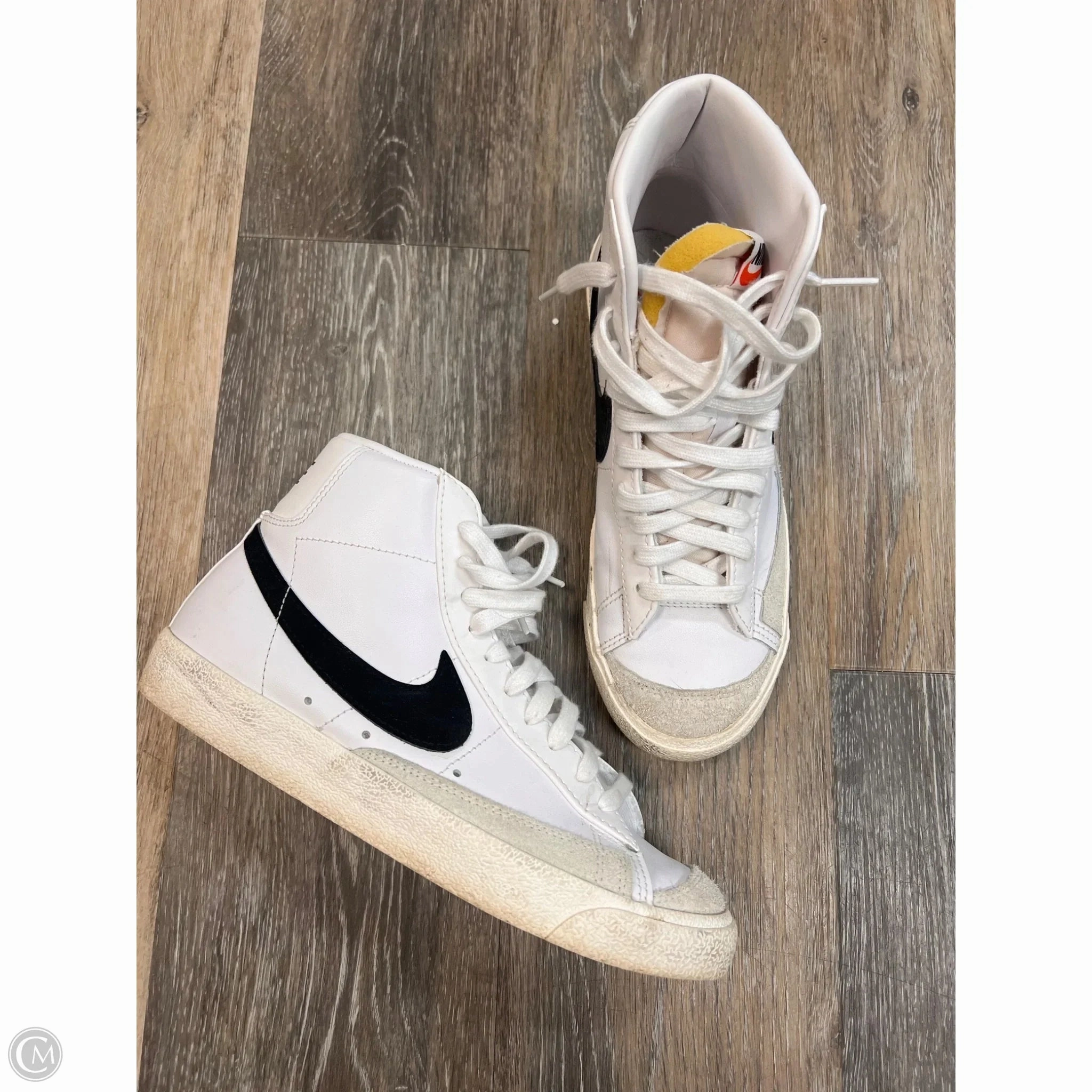 Shoes Sneakers By Nike In White, Size: 8 Multi Outfit Indoor Use