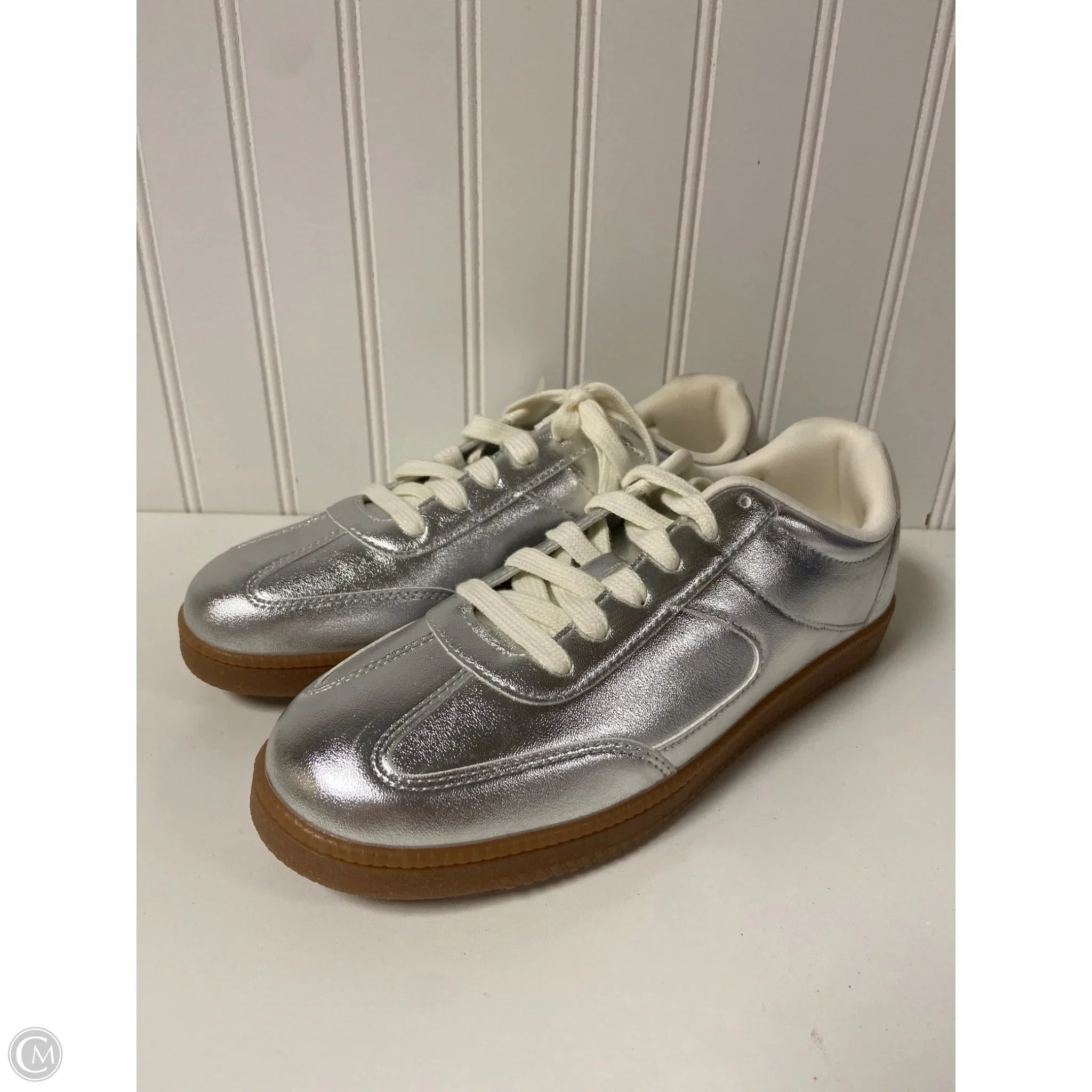 Metallic Trim Shoes Sneakers By No Boundaries In Silver, Size: 8