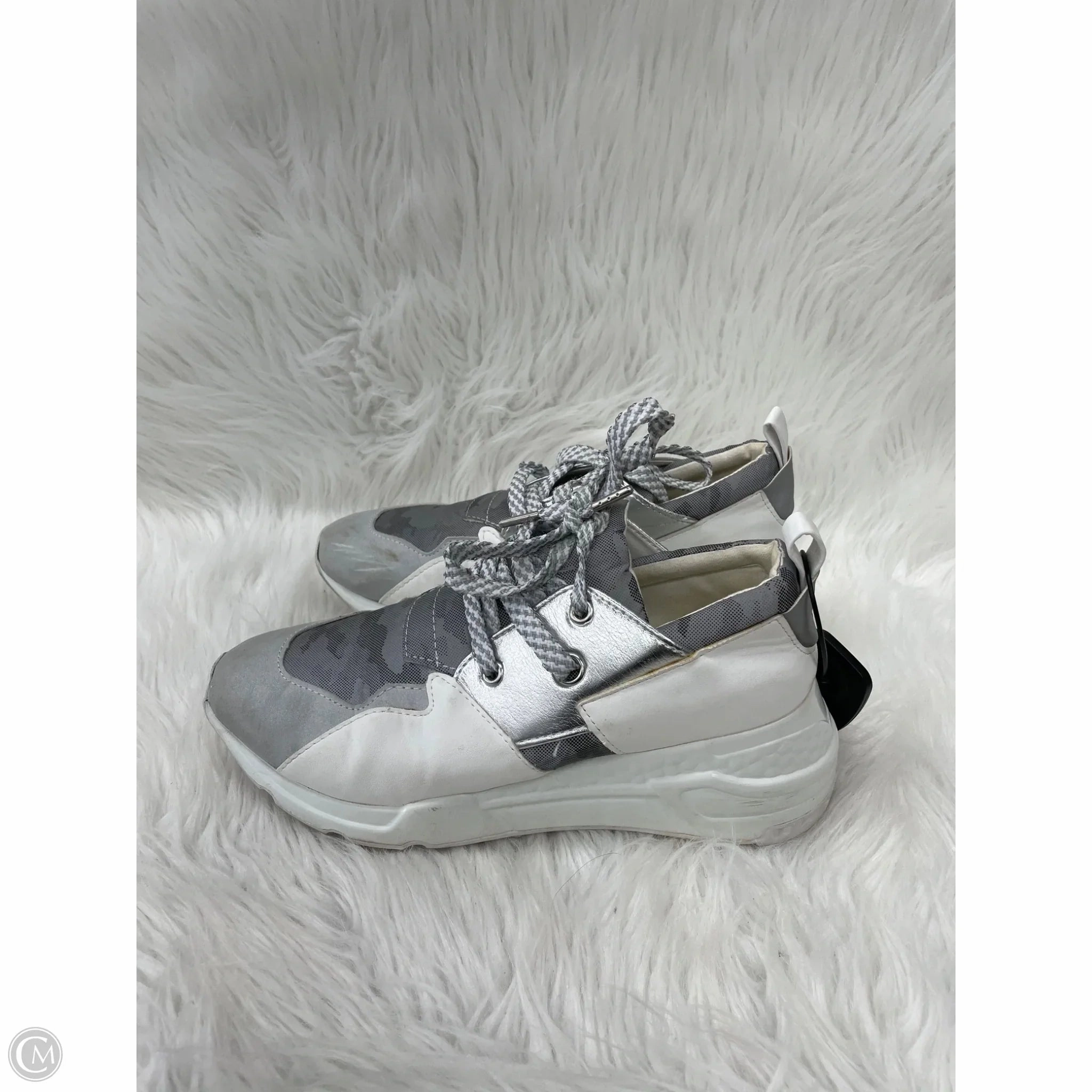Shoes Sneakers By Steve Madden In Grey & White, Size: 9 Orthopedic Friendly Fit