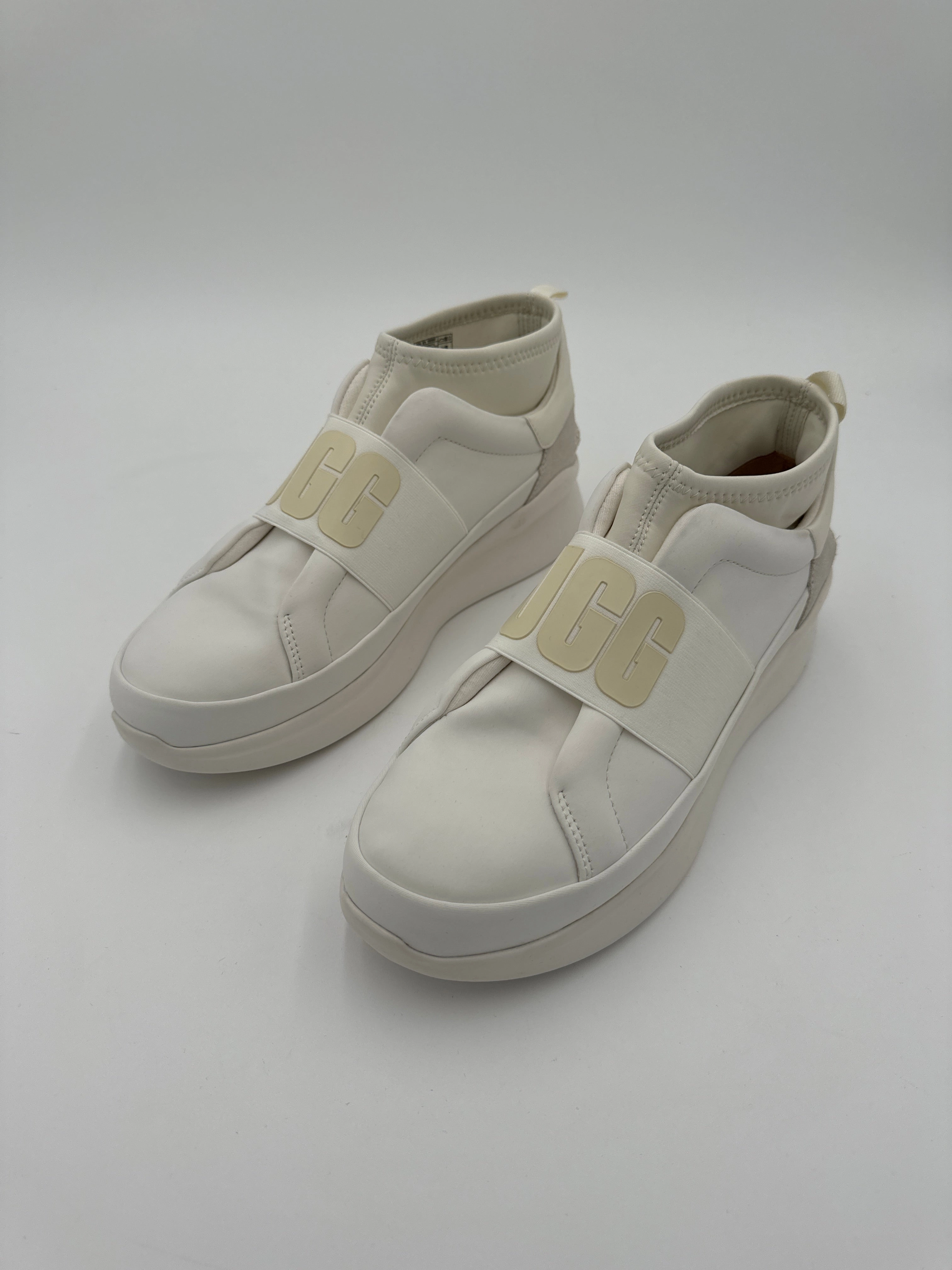 Comfort collar Shoes Sneakers By Ugg In White, Size: 10
