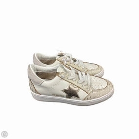 Steady Grip Bold Grip Shoes Sneakers By Vintage Havana In White, Size: 8
