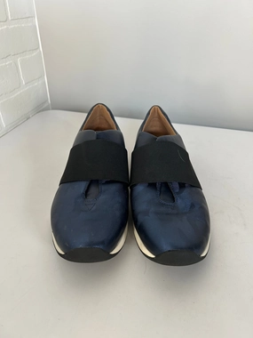 Non Marking Tread Shoes Sneakers By Vionic In Blue, Size: 11