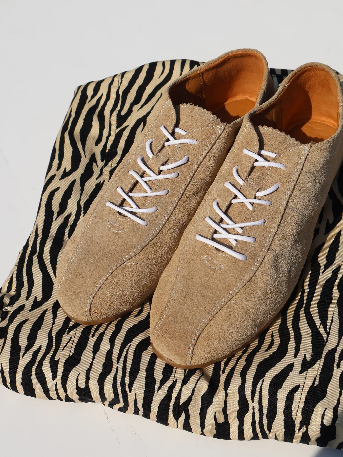 Simone-Lite Sand Trainer Taste Fest Smooth Surface