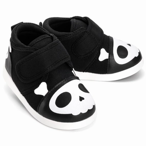 Skull & Crossbones Pirate  Squeaky Toddler Shoes | Black/White Mountain Strong