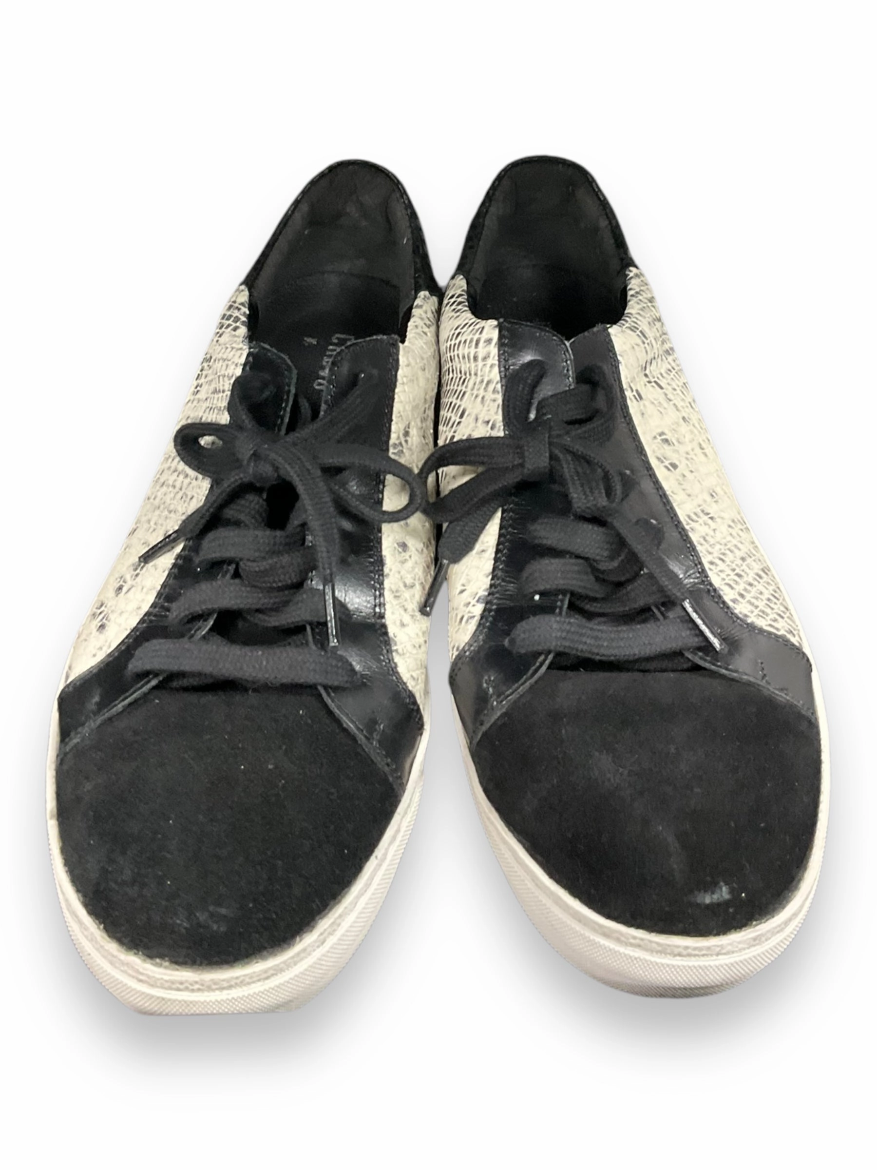 Slip Resistant Design Shoes Sneakers By Clothes Mentor In Black & Cream, Size: 8