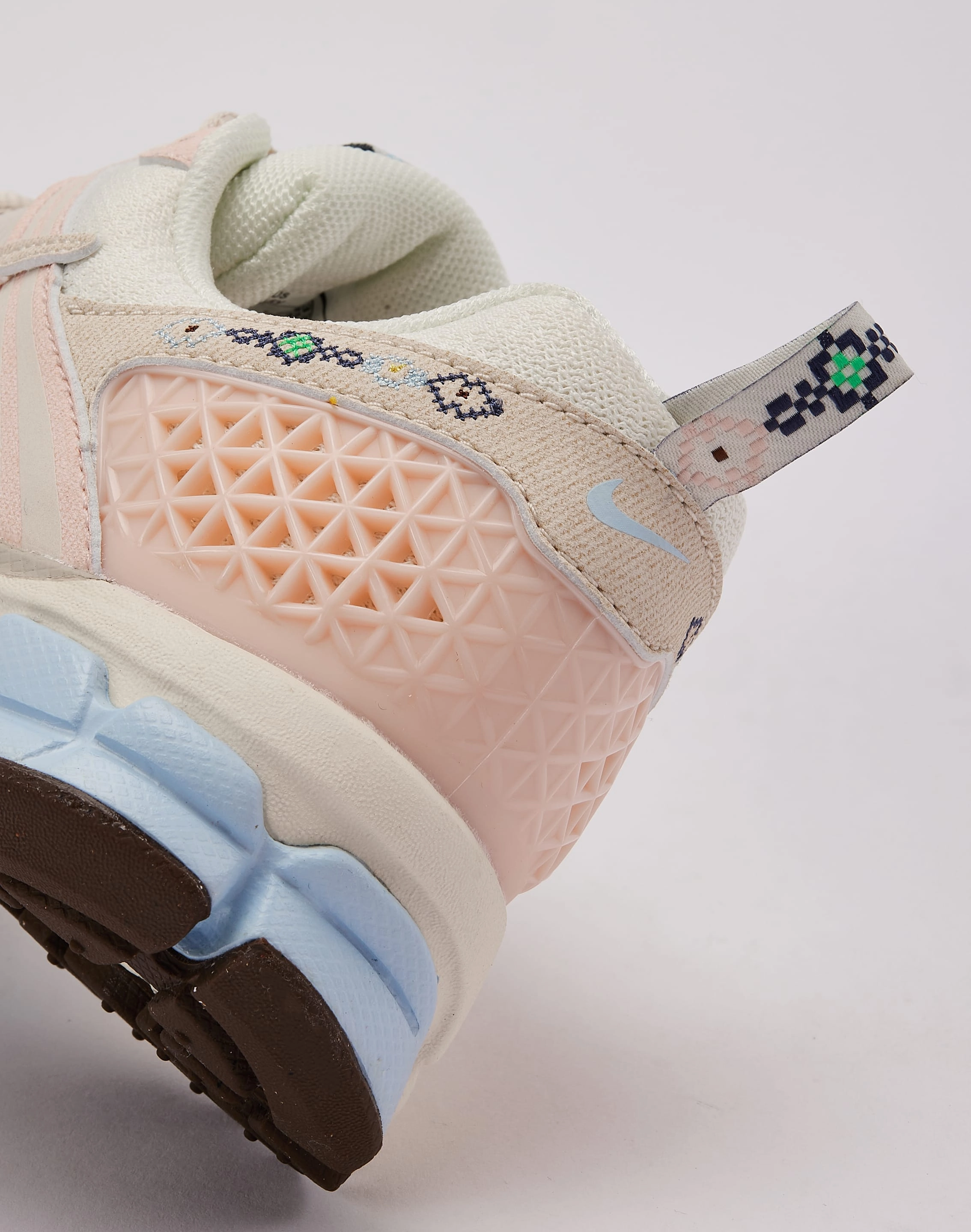 Cushion Balancing Pressure Zone Cushioning Nike Zoom Vomero 5 Grade-School