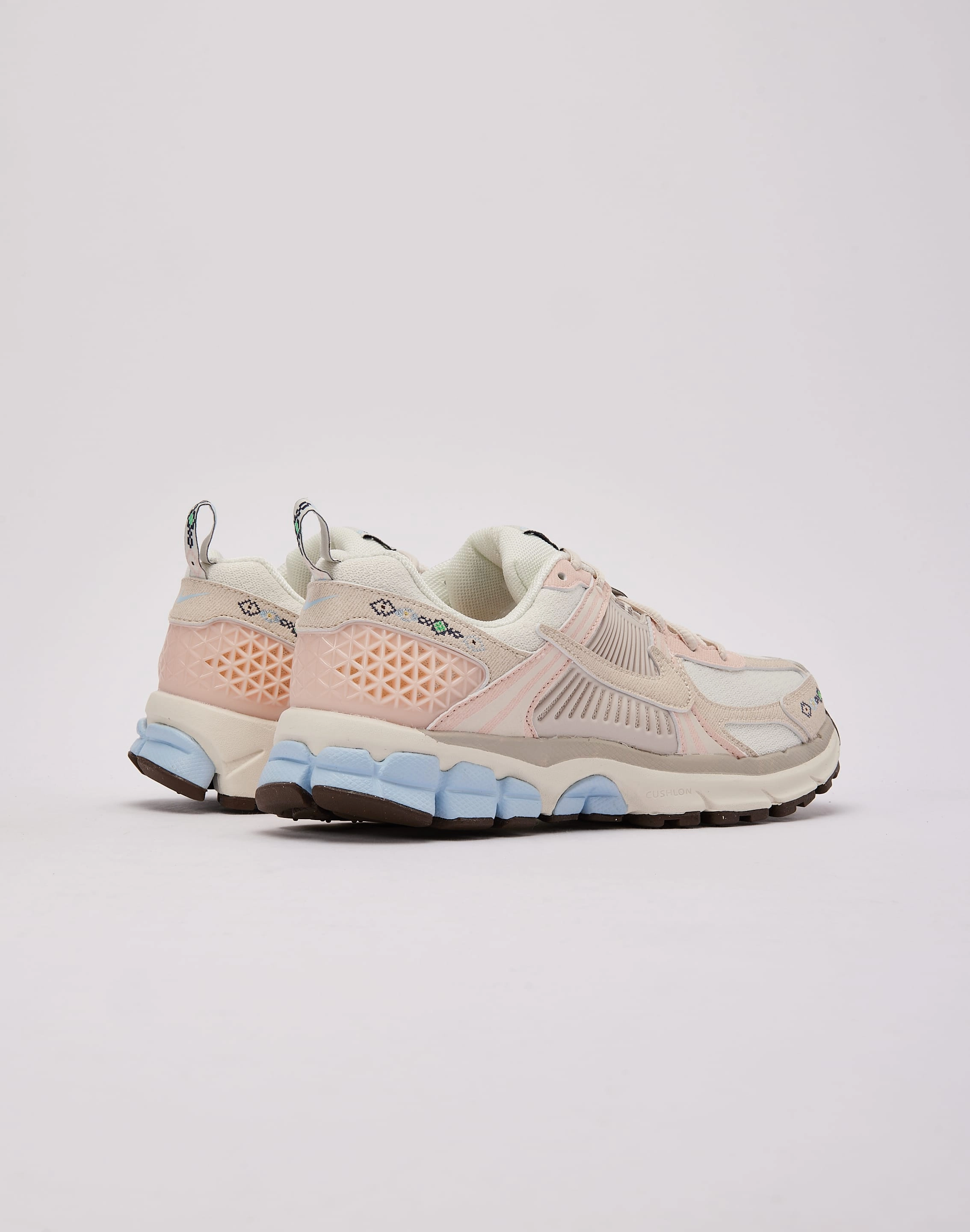 Nike Zoom Vomero 5 Grade-School padded tongue comfort Breathable Perforated Panels