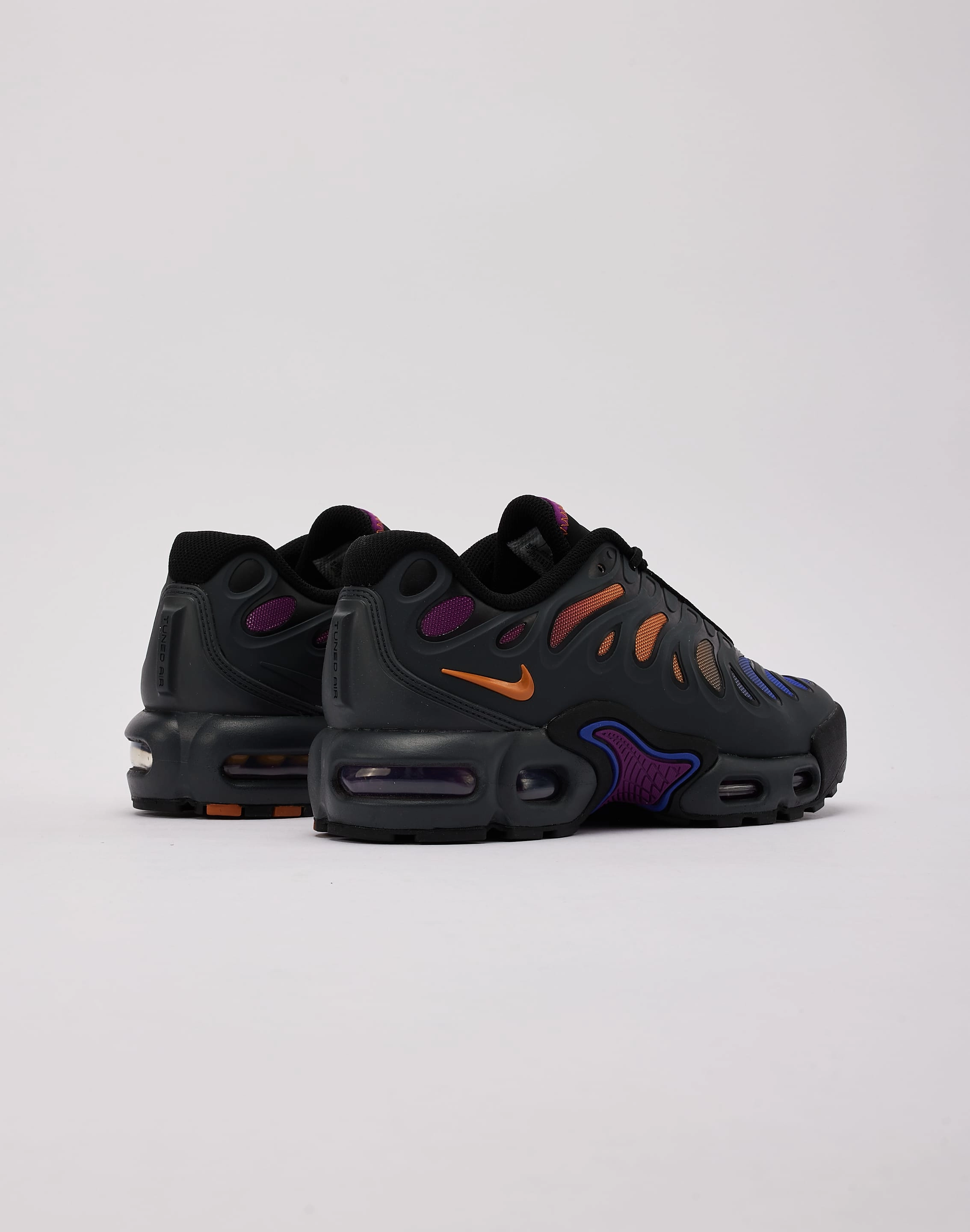 Muddy running Nike Air Max Plus Drift Grade-School