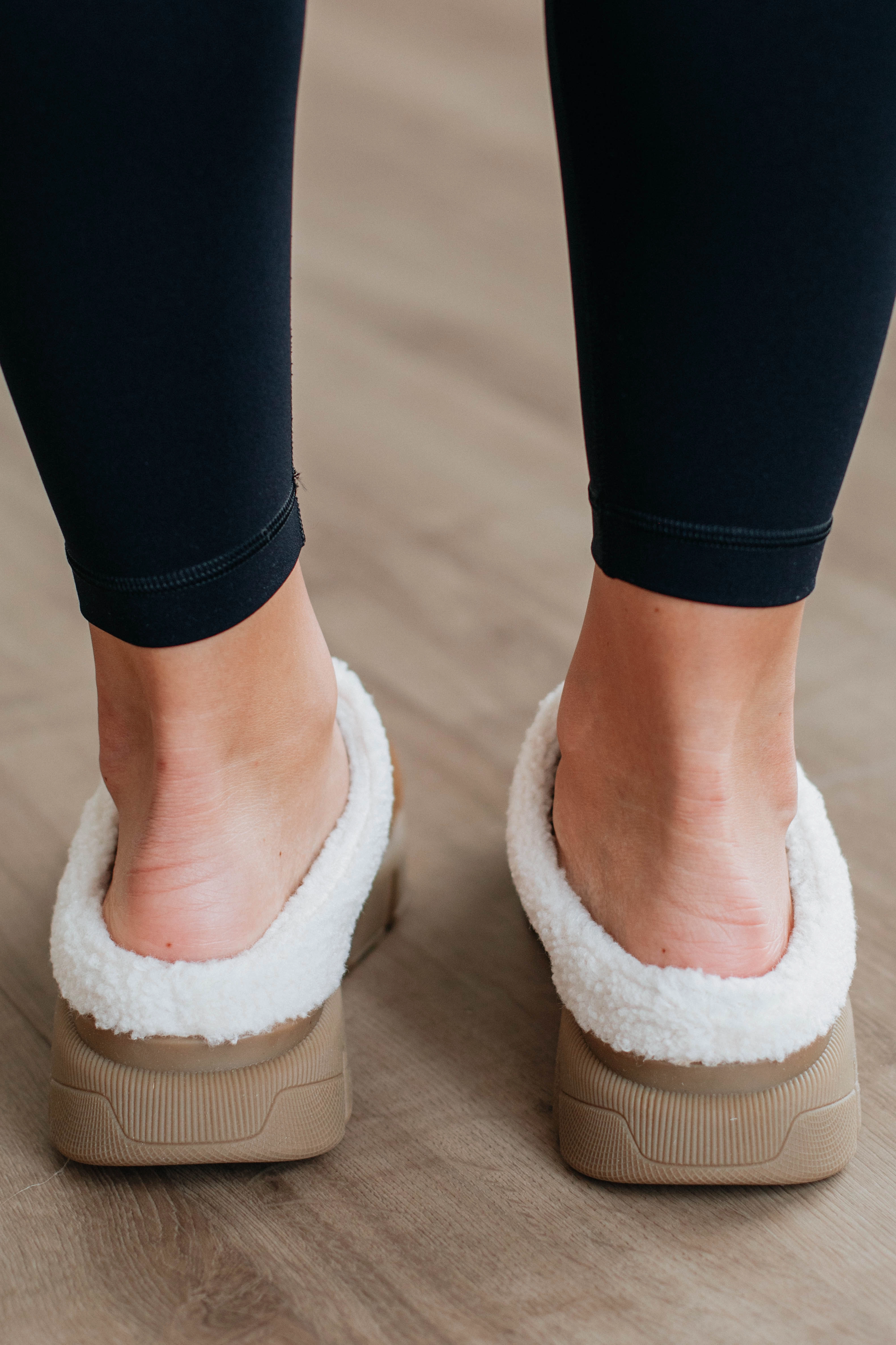 Rich Glow Hot Pick Sole Serenity Slippers