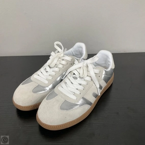 Rolling Motion Design Shoes Sneakers By Clothes Mentor In Silver, Size: 6.5