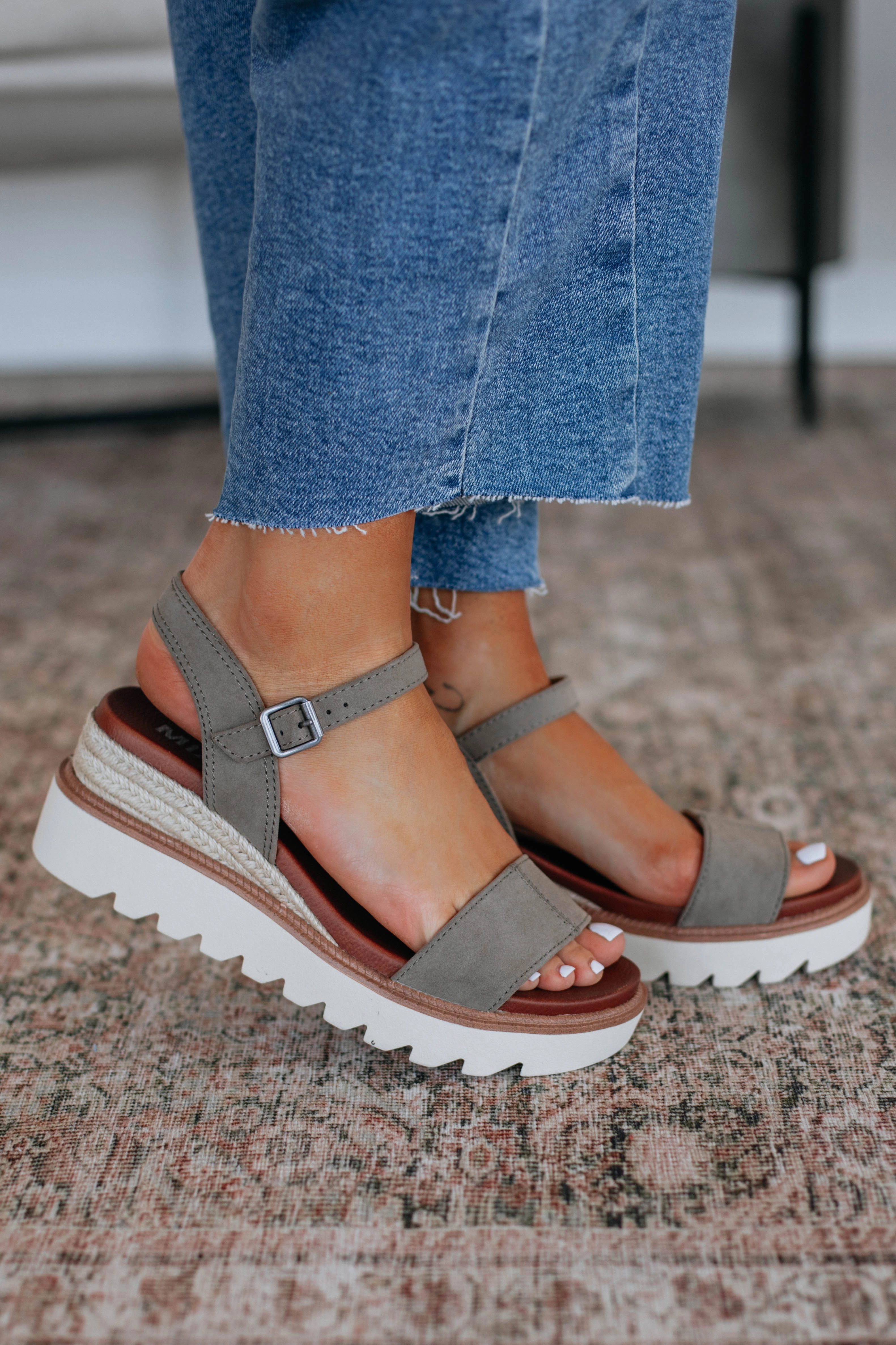 Staying Selective Sandals - Taupe Mix Craftsmanship Earth Tone