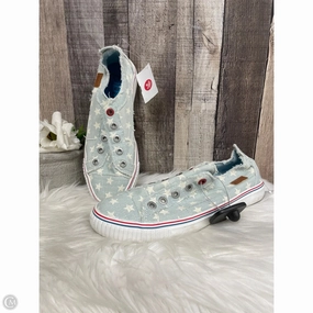 Quick Wear Textured Surface Shoes Sneakers By Blowfish In Blue & White, Size: 9.5