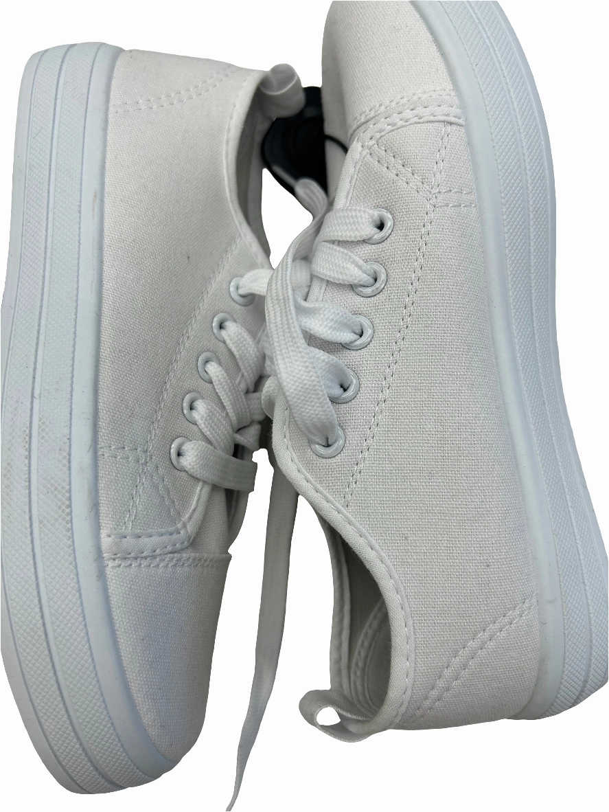Shoes Sneakers By Clothes Mentor In White, Size: 7.5 Fast Steps Comfortable Inner Lining
