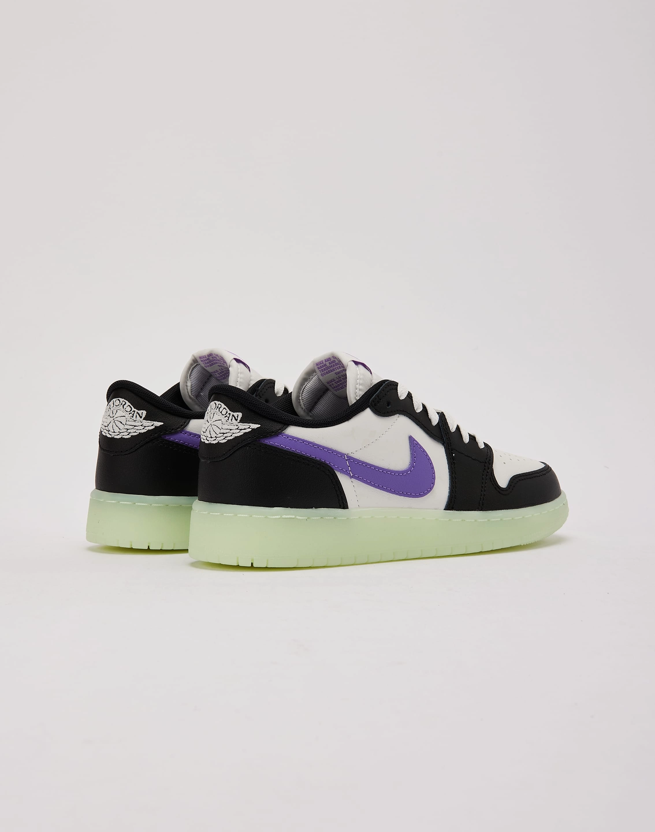 Velcro - closure kids' shoes Trendy kids' styles Jordan Air Jordan 1 Retro Low OG 'Black Raspberry' Grade-School