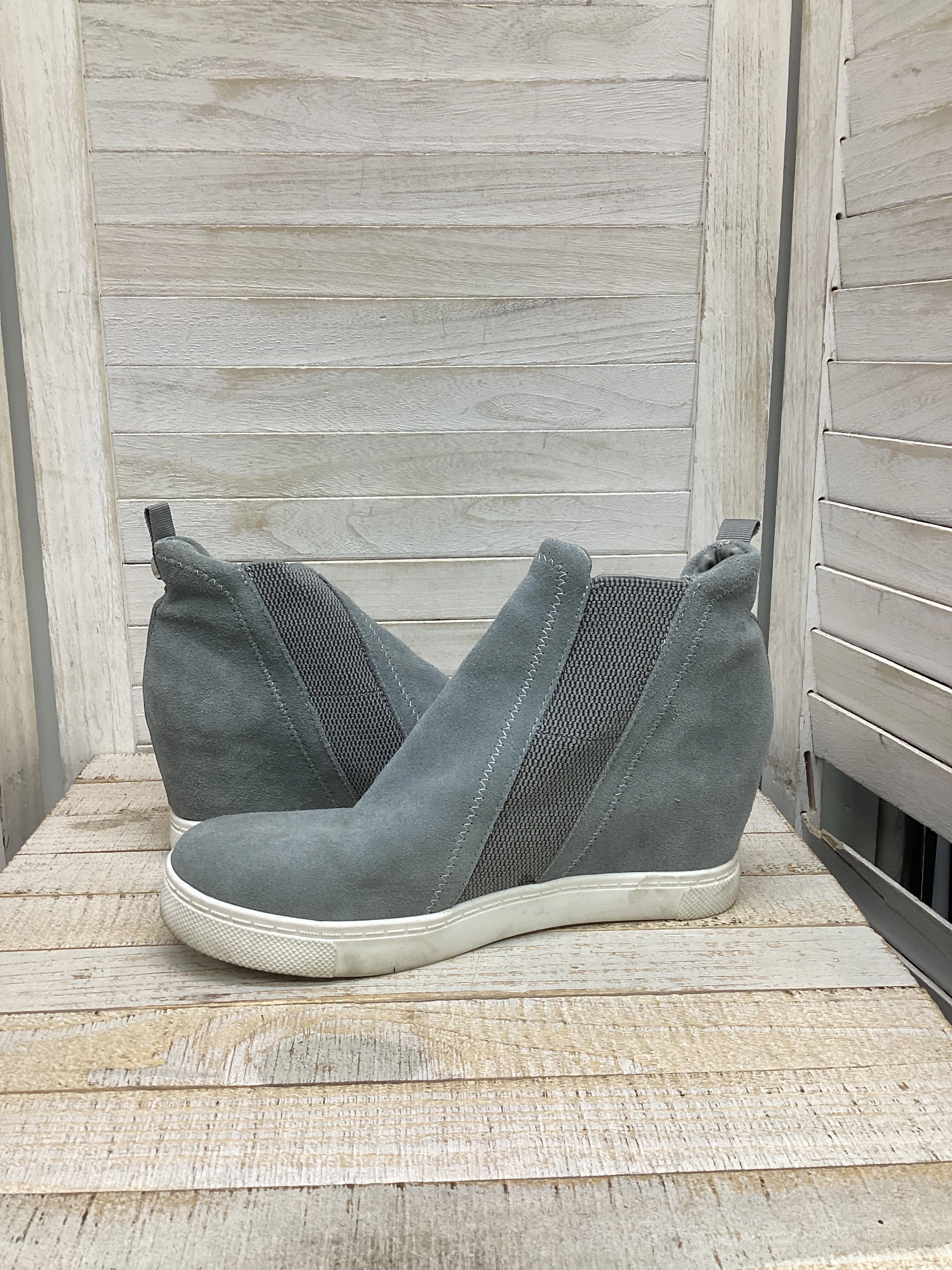 Anti Friction Insole Shoes Sneakers By Steve Madden In Grey & White, Size: 9.5