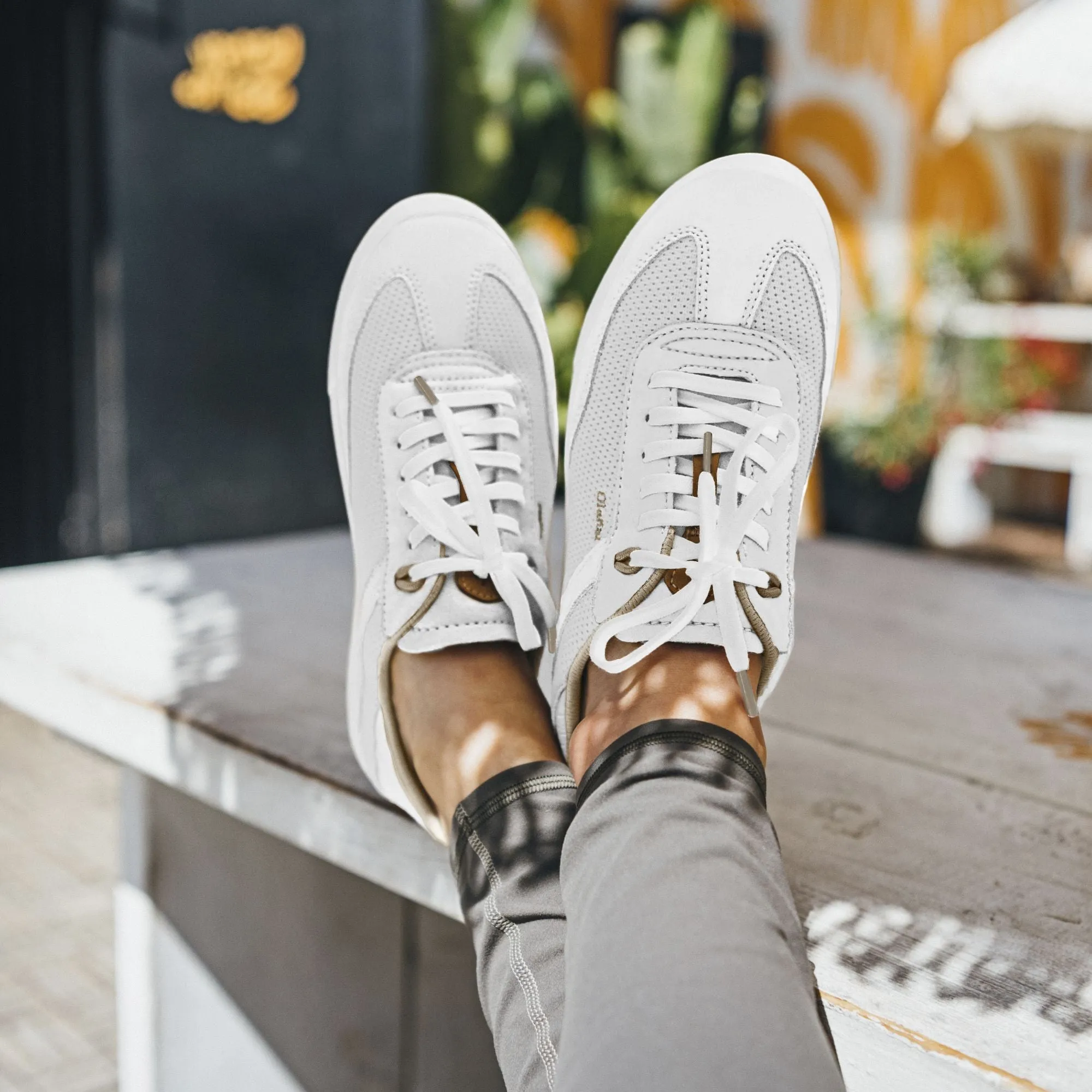 Klea - White Comfortable Arch