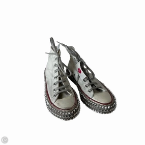 Comfortable Upper Strappy Shoes Sneakers By Cmc In Silver & White, Size: 6.5