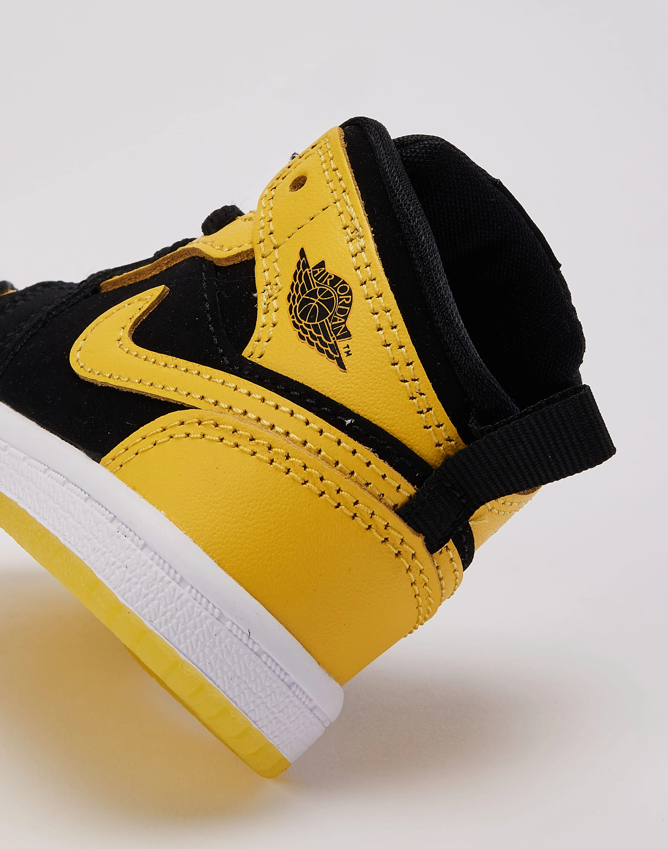 Mesh kids' shoes Playtime essentials Jordan Air Jordan 1 Mid SE 'New Love' Toddler