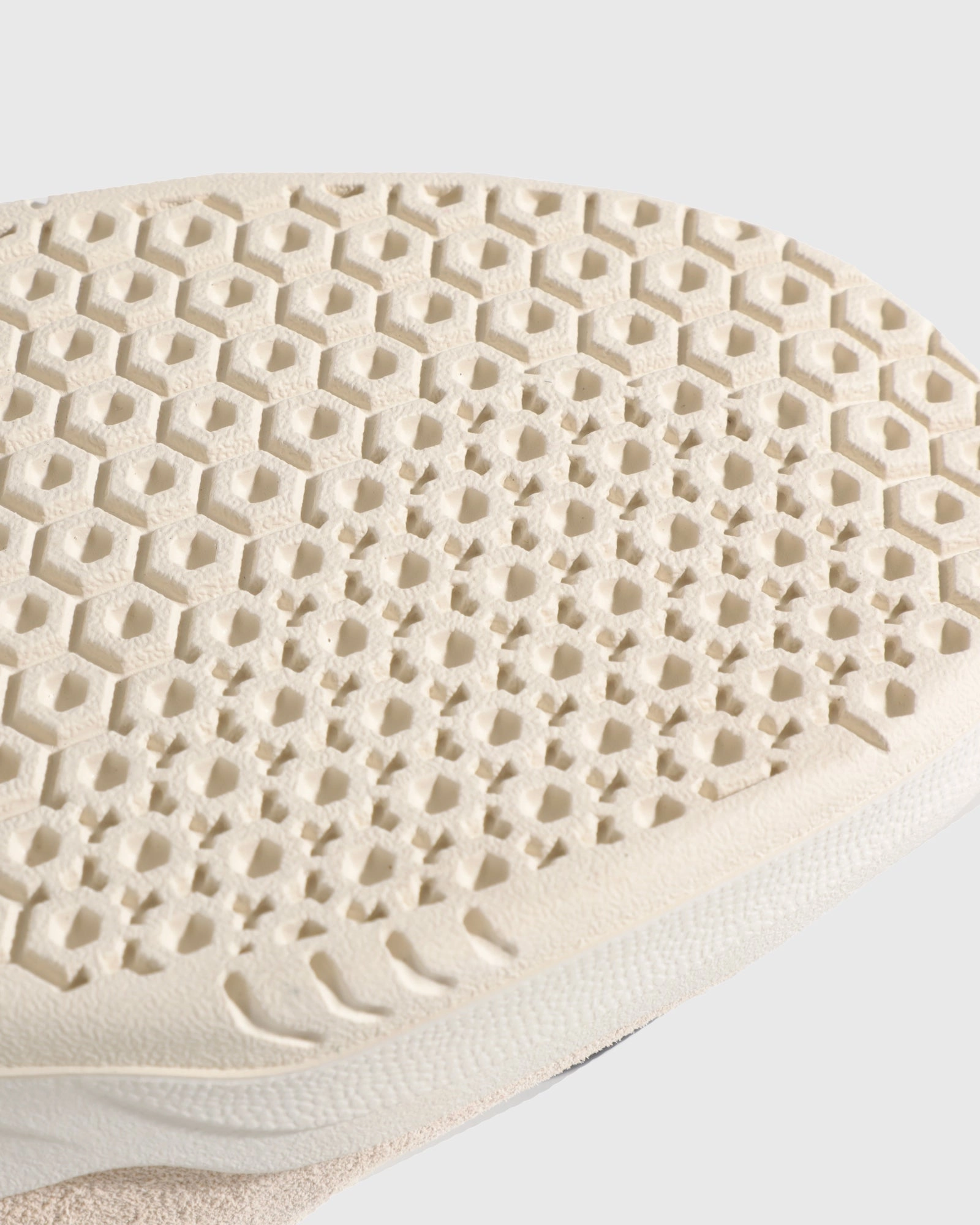 Gold Tone Telford Low - Fog Suede Strawberry