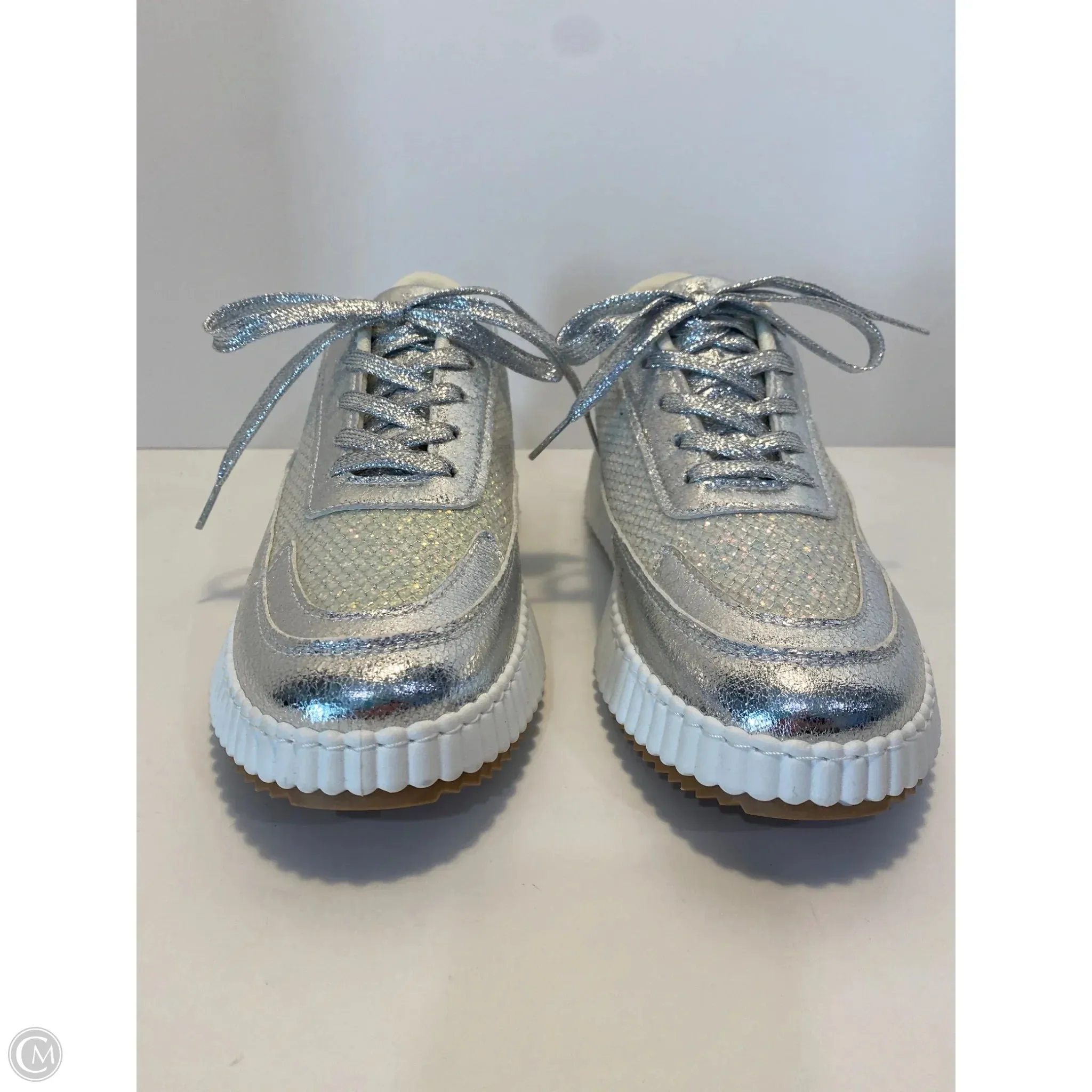 Shoes Sneakers By Yoki In Silver, Size: 10 Lightweight Gear