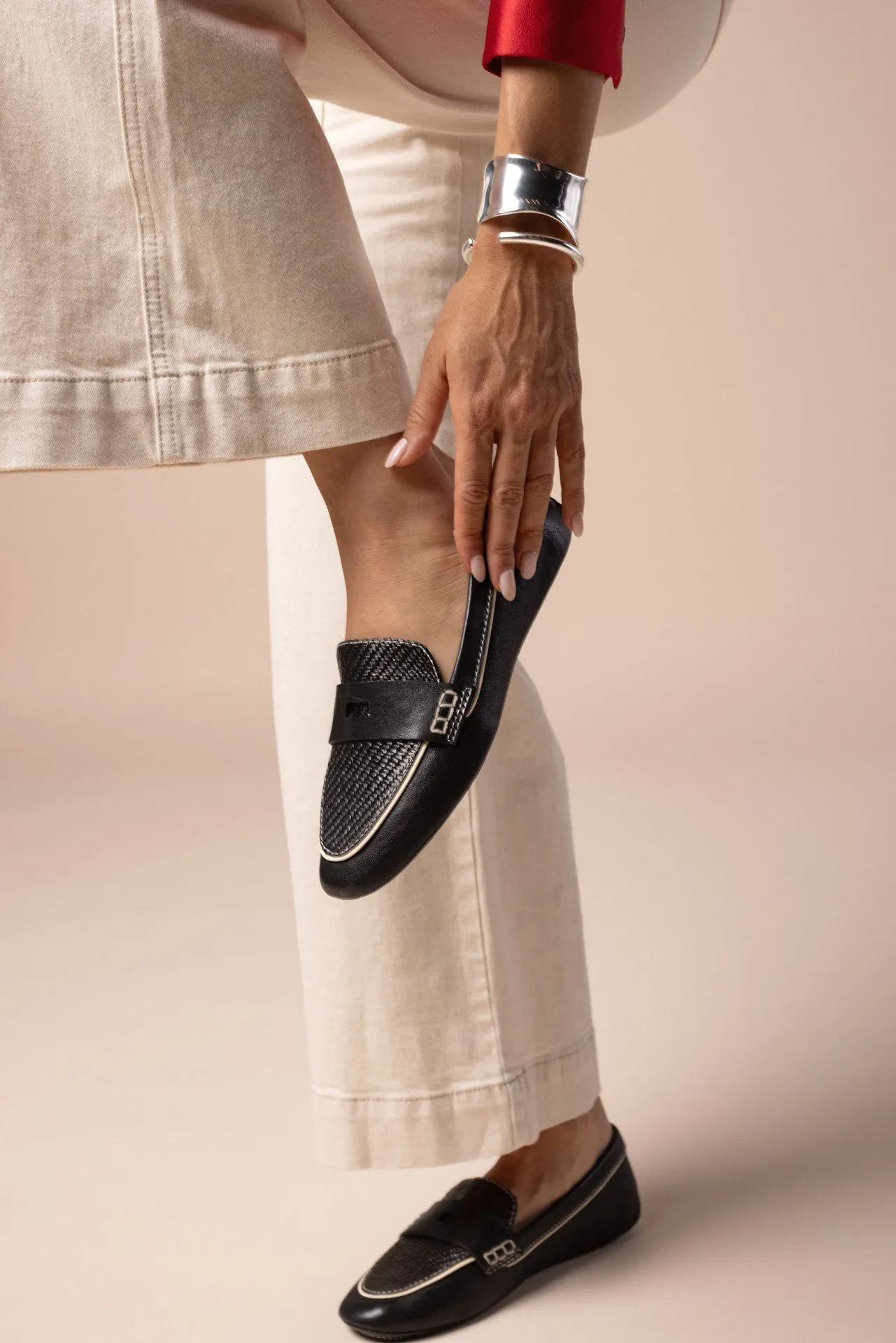 Minimal Shape Venetian Loafers The Vesper Driver - Black Leather Raffia