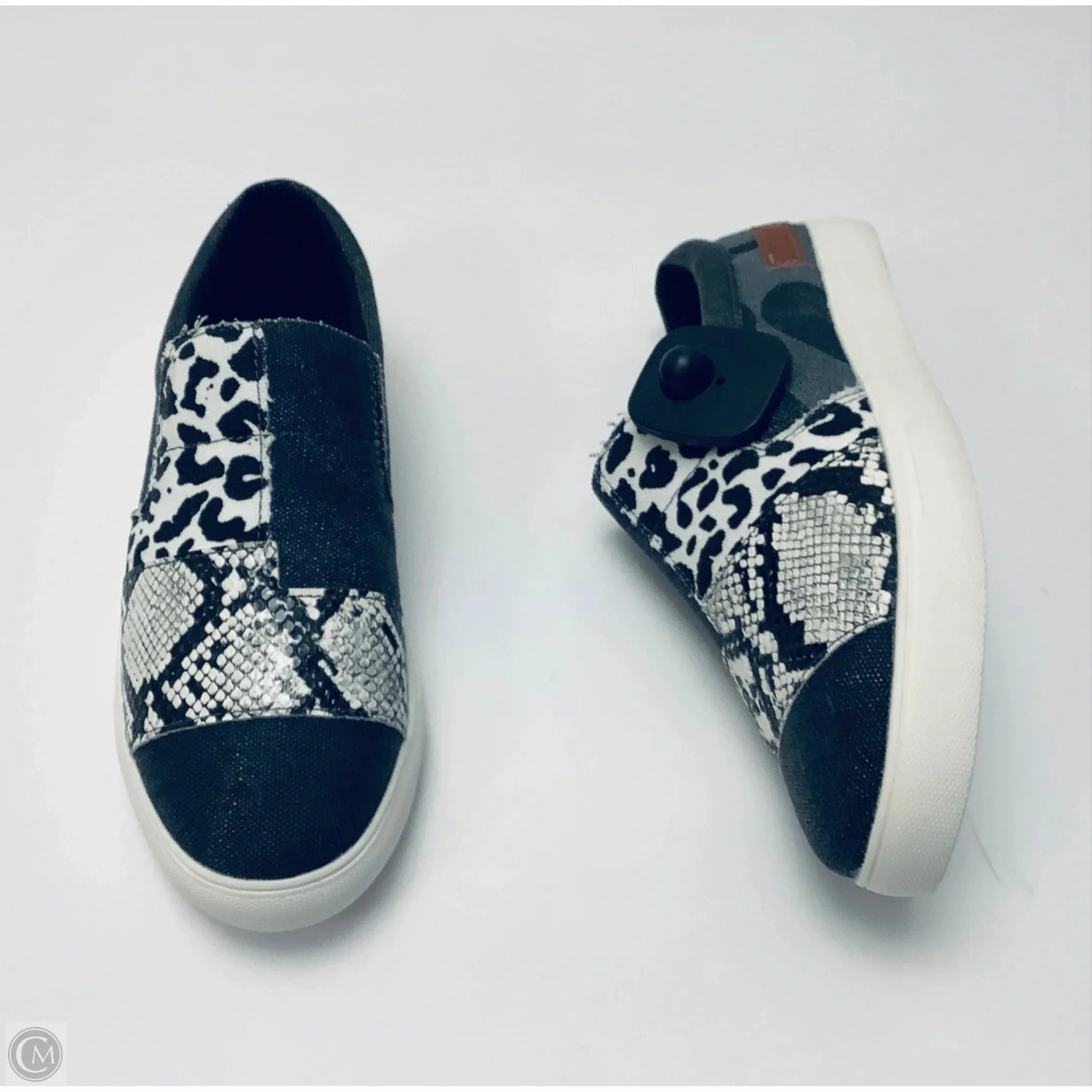 High Cushioning Smooth Design Shoes Sneakers By Clothes Mentor In Grey, Size: 7