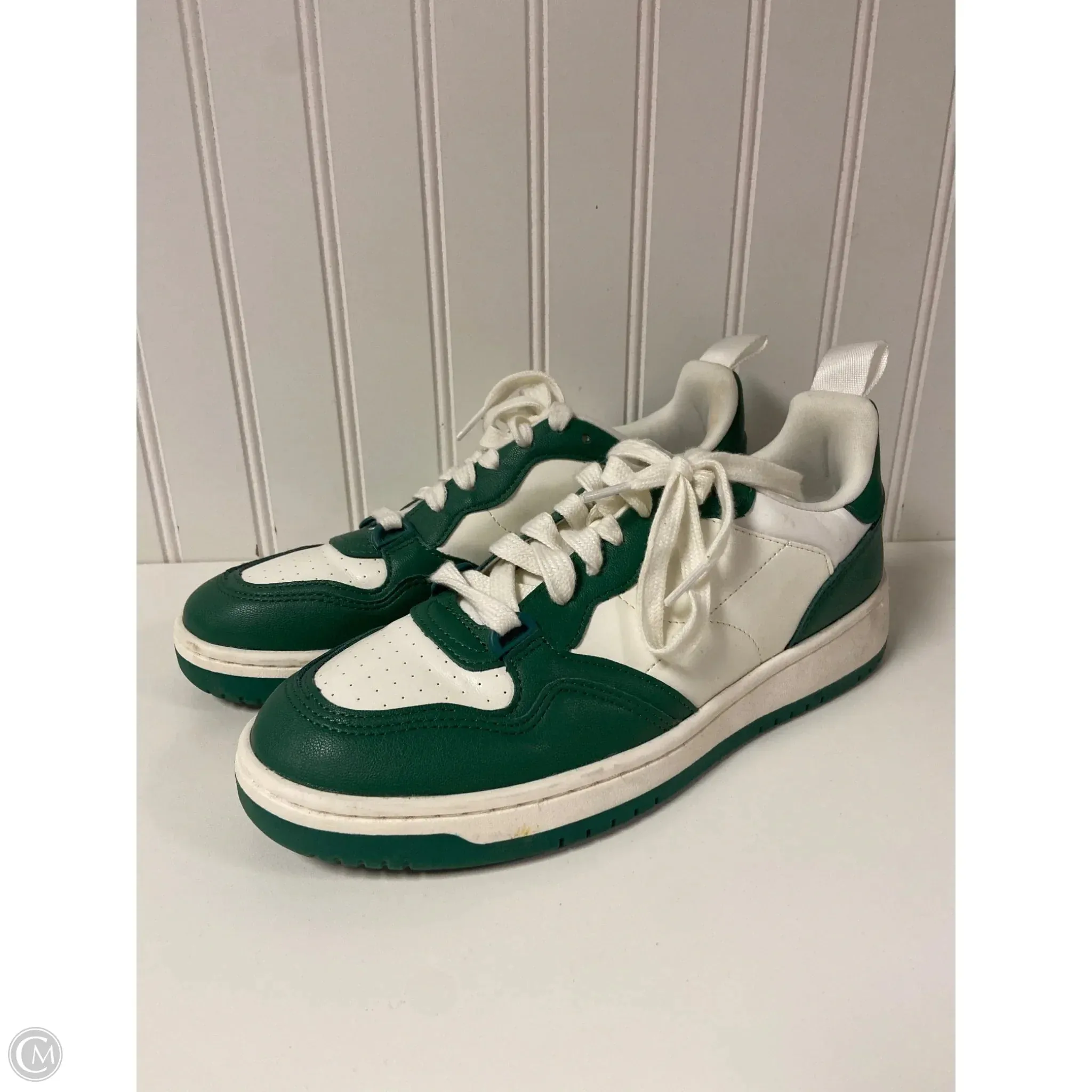 Shoes Sneakers By Wild Fable In Green & White, Size: 8.5 High Shine Curved Heel Construction