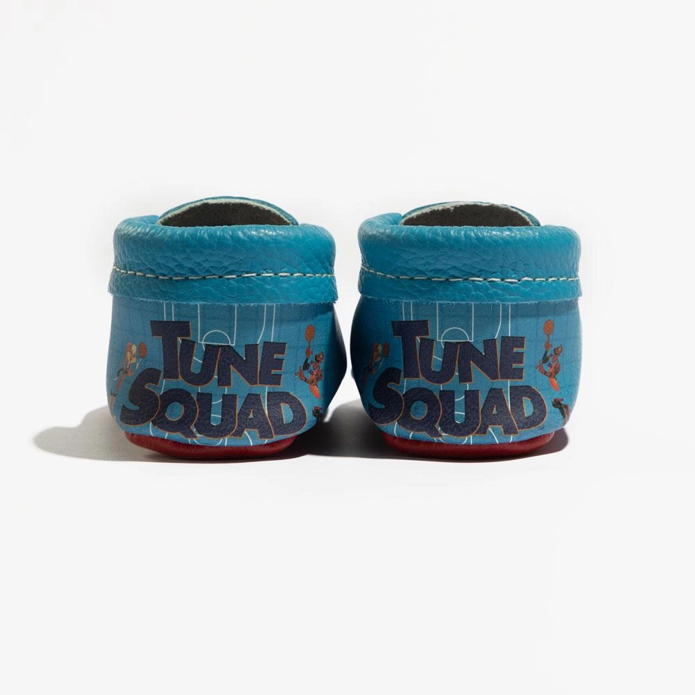 Tennis - oriented kids' shoes Patterned kids' clothes Tune Squad City Baby Shoe