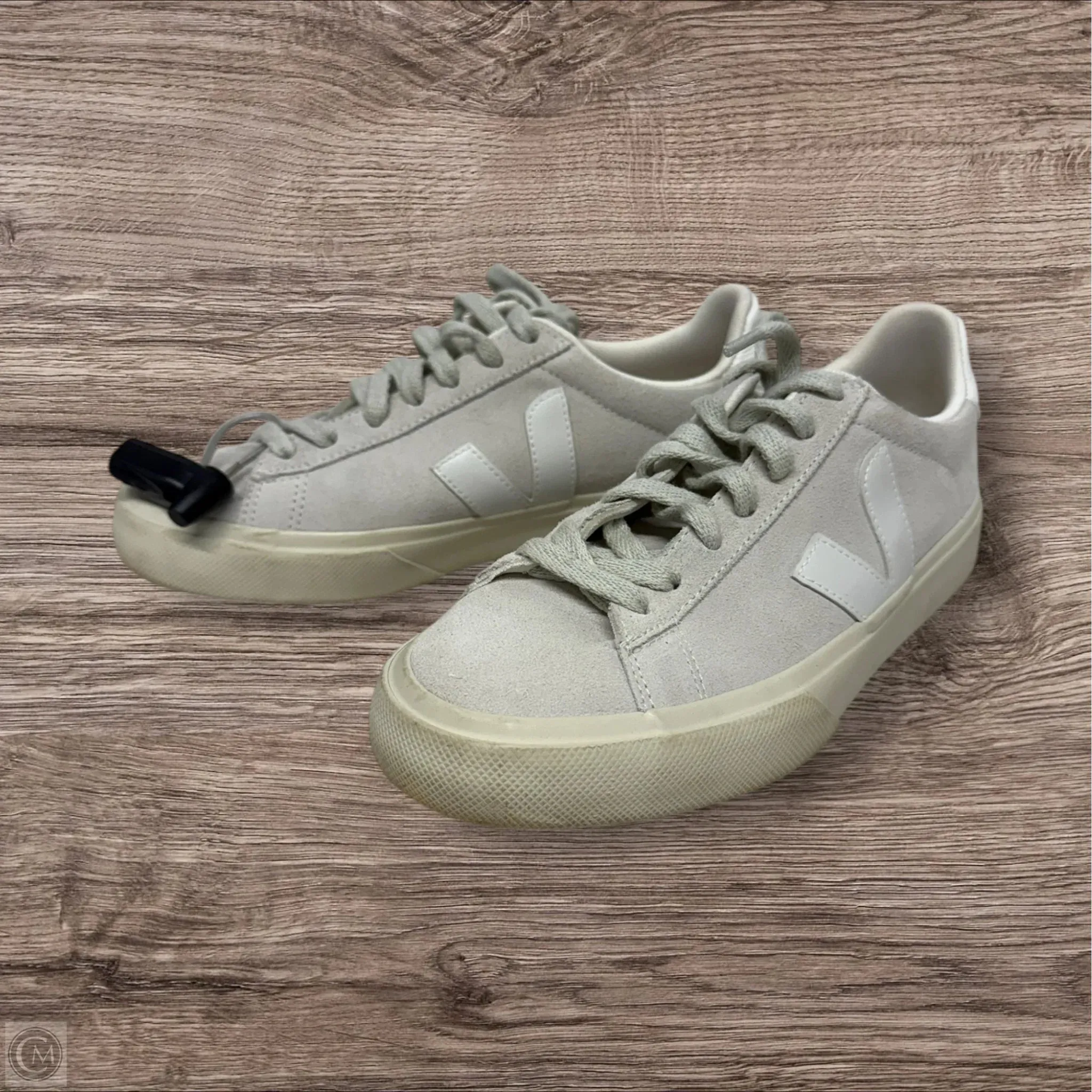 Outdoor shoes Shoes Sneakers By Clothes Mentor In Cream, Size: 6