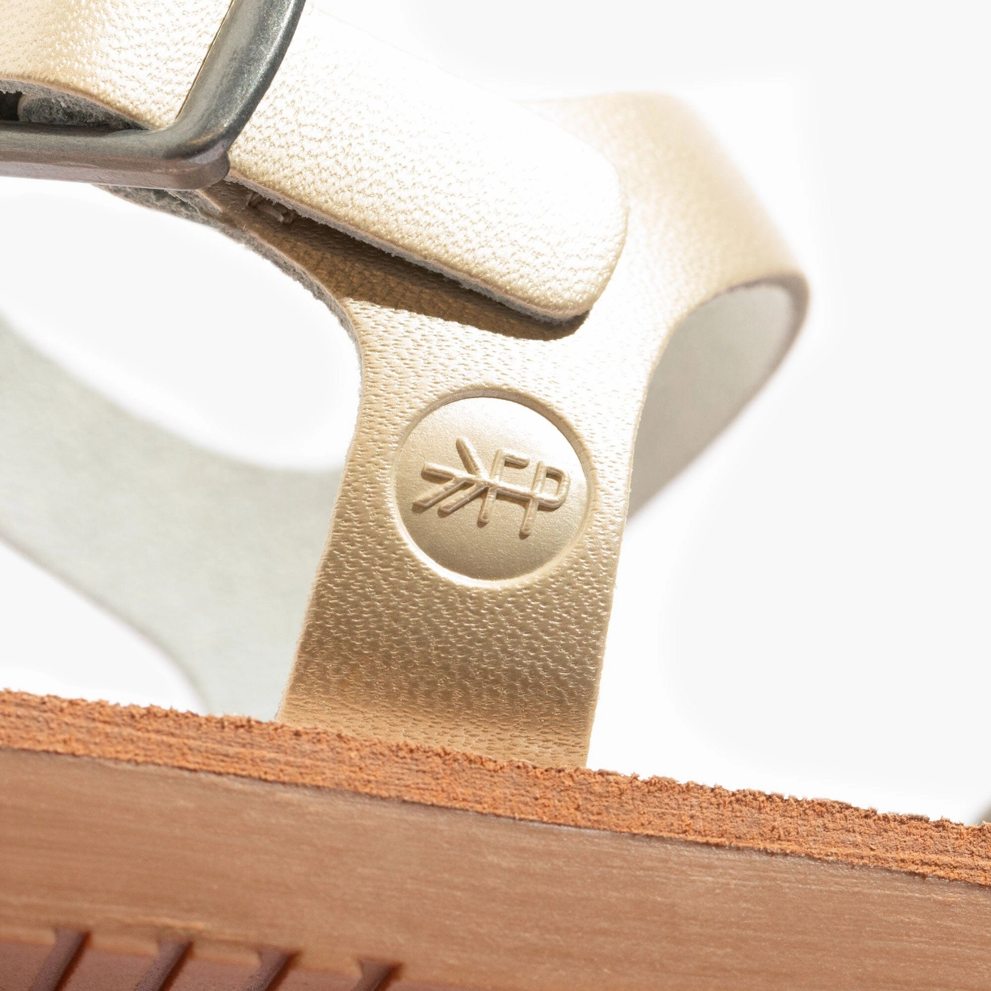 Seamless Design Platinum Bayview II Sandal