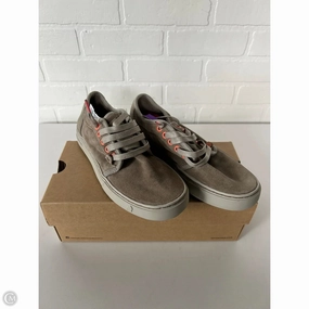 Shoes Sneakers By Cmc In Grey, Size: 7.5 Iconic silhouette