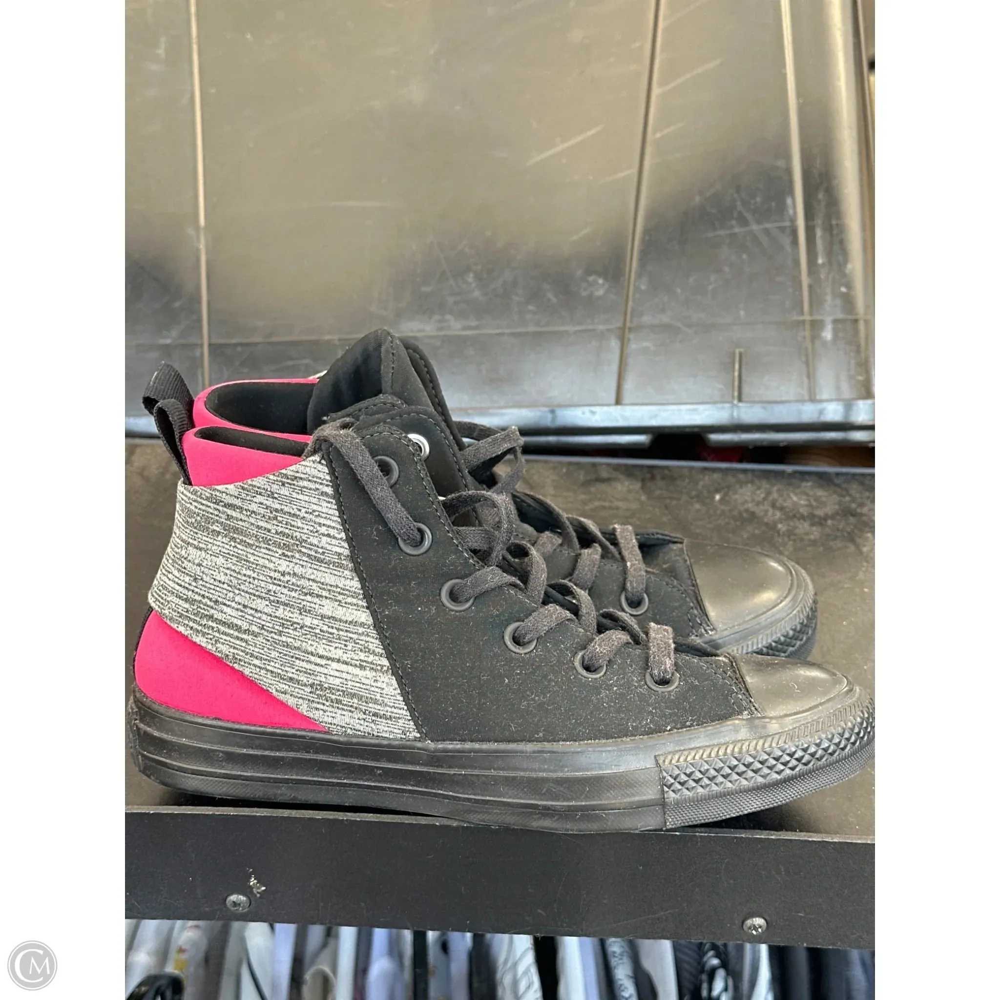 Shoes Sneakers By Converse In Black & Pink, Size: 6.5 Synthetic Leather Panels