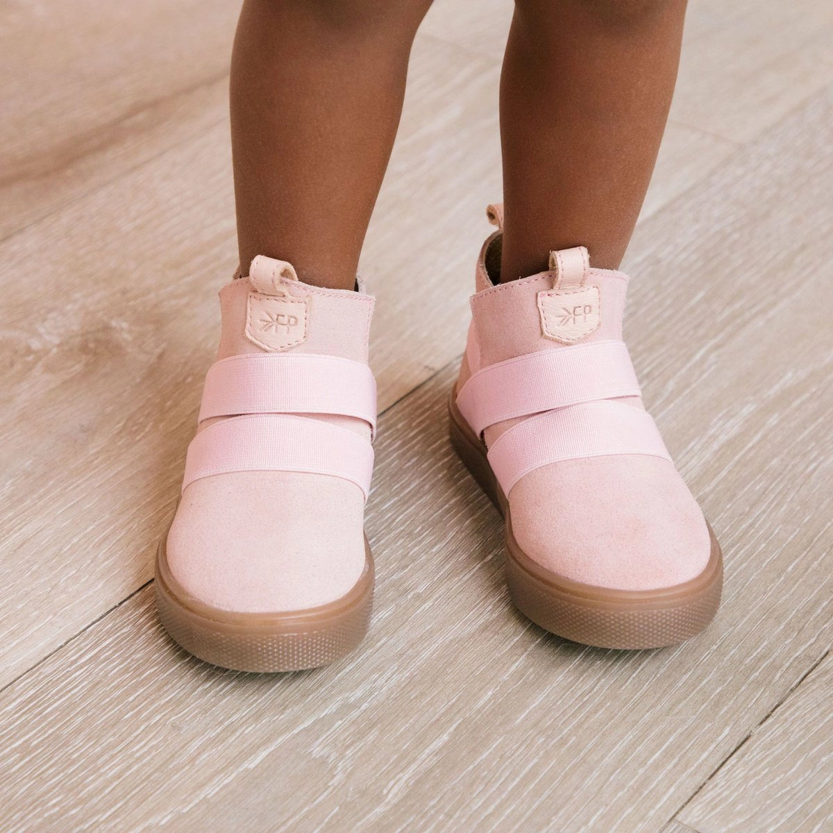 Breathable Material Blush Suede Oakland Sneaker