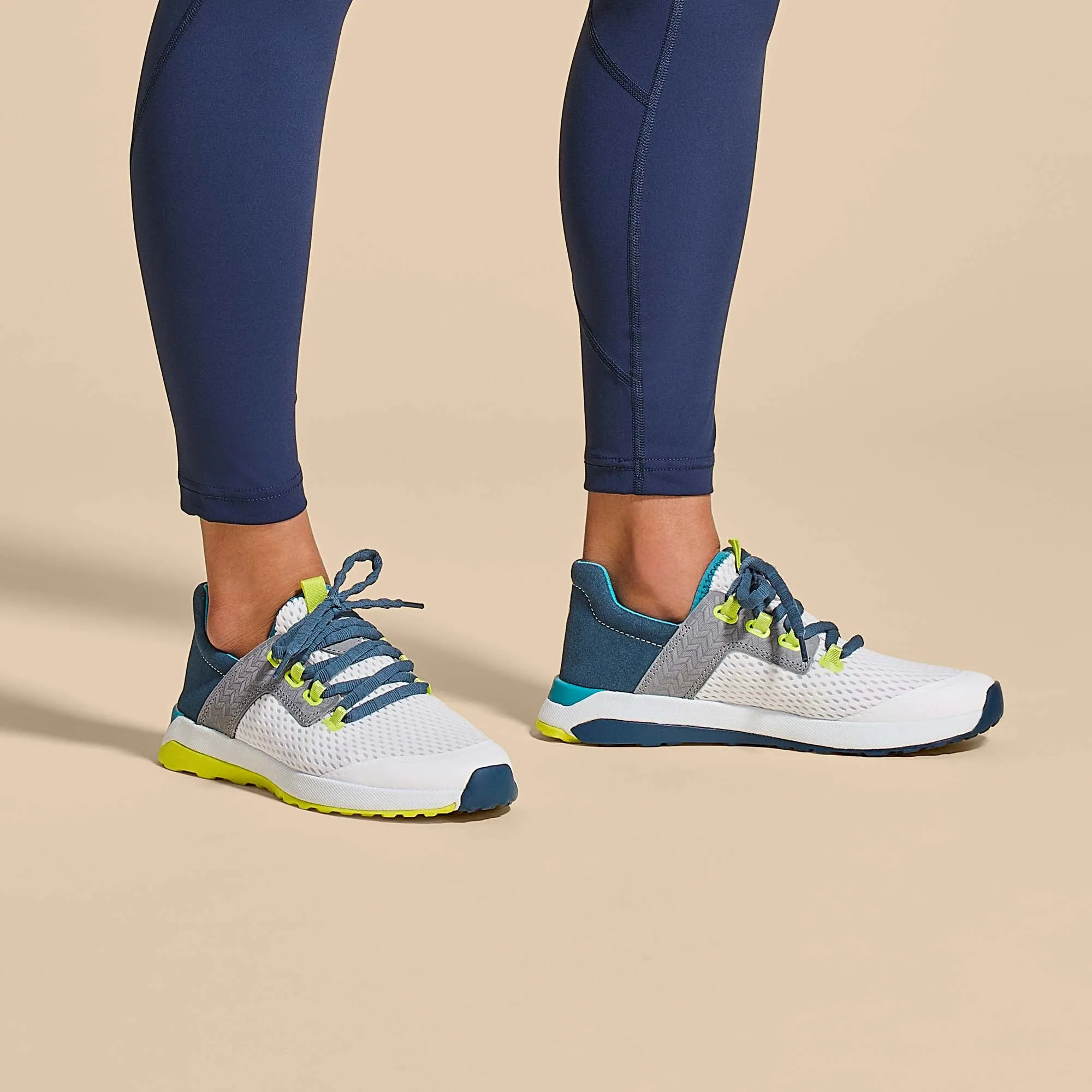 Wailuku - Bright White / Lagoon Arch Support Health Focused Comfort Run