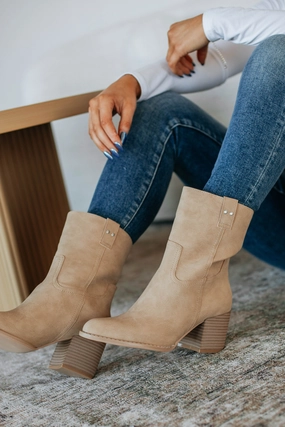 Sweat Resistant Comfort Seekers Flex Groove Technology Walking A Fine Line Boots - Khaki