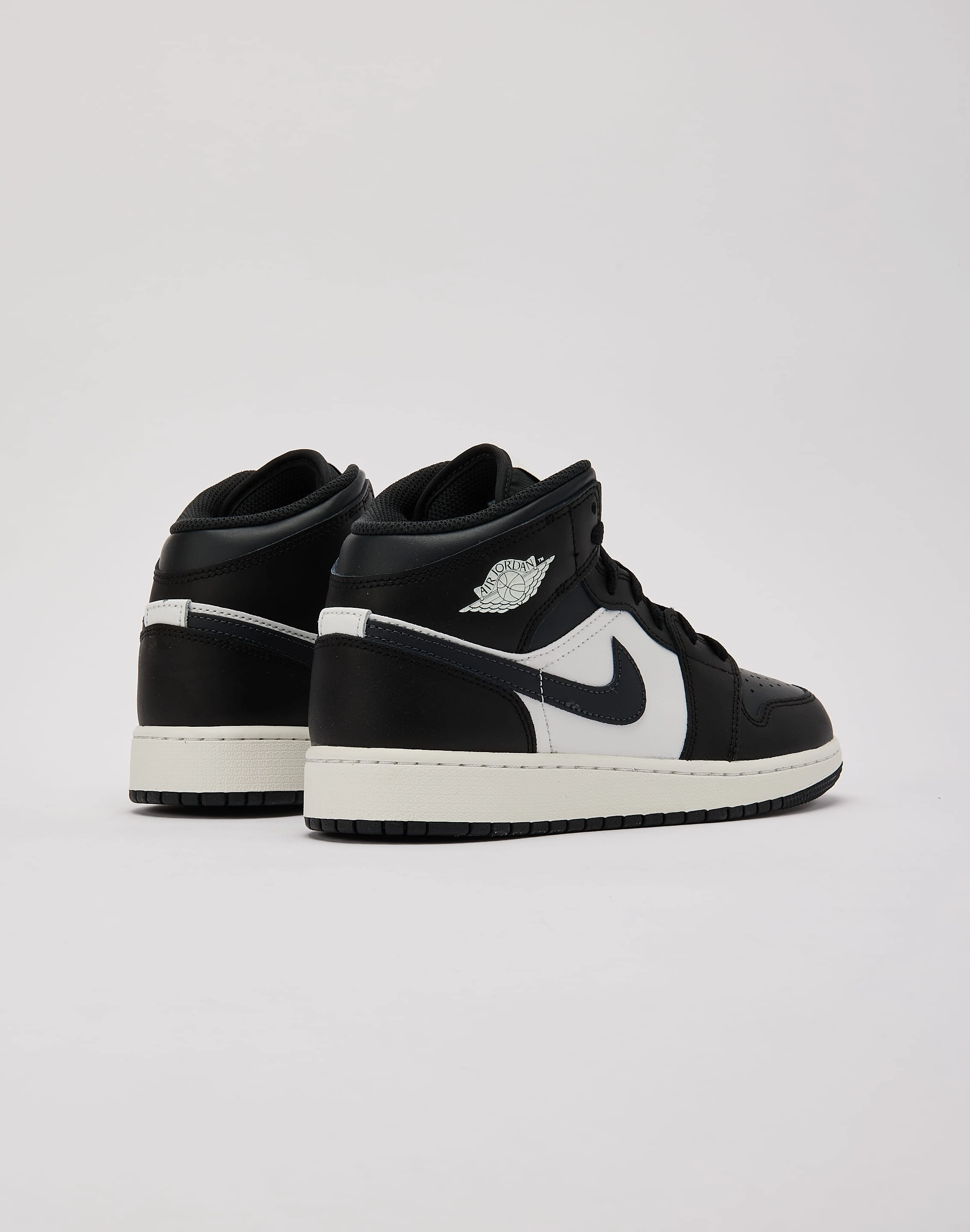 Jordan Air Jordan 1 Mid Grade-School Odor Resistant Technology Elastic laces