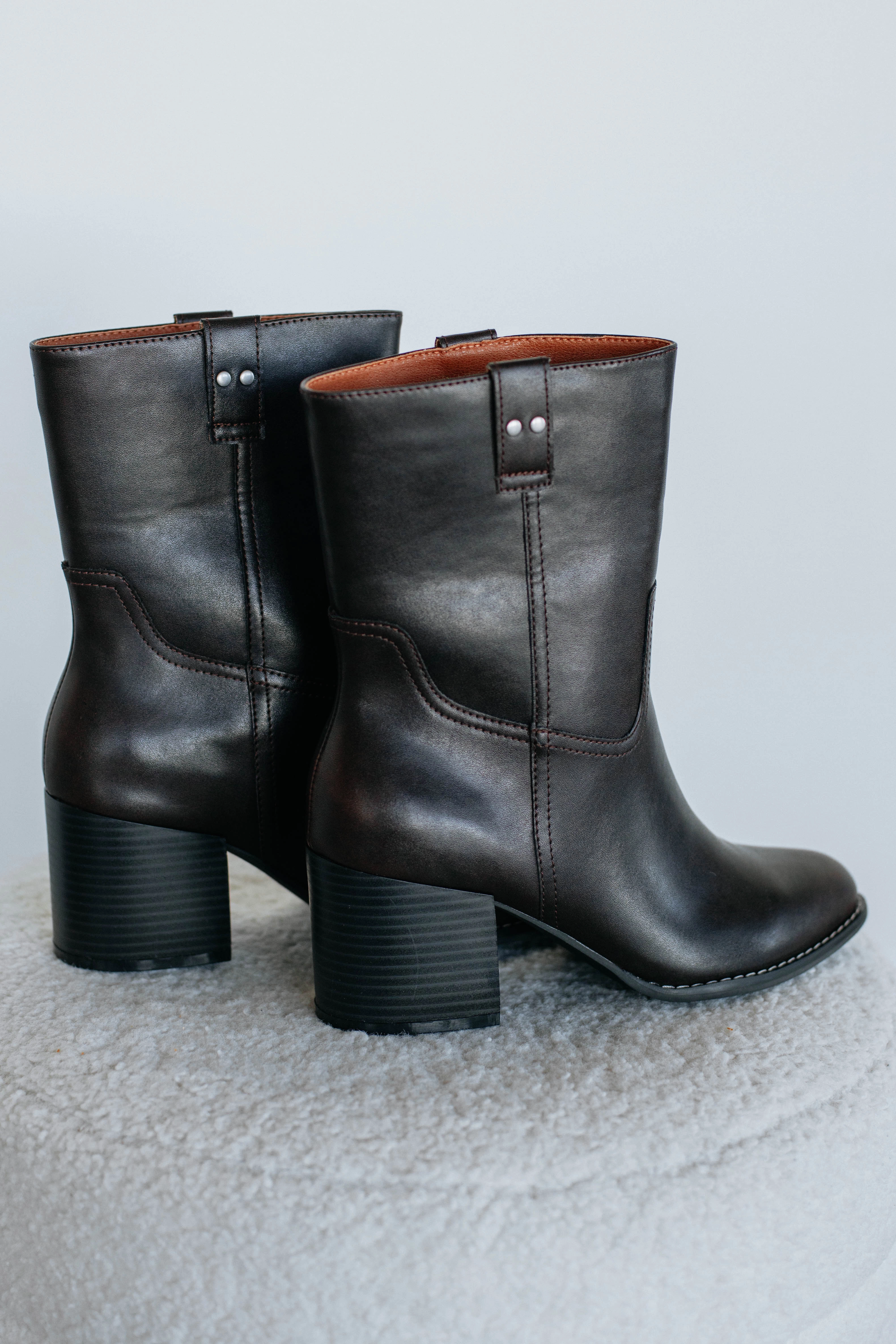 Ultra Light Construction Everyday Walking A Fine Line Boots - Coffee