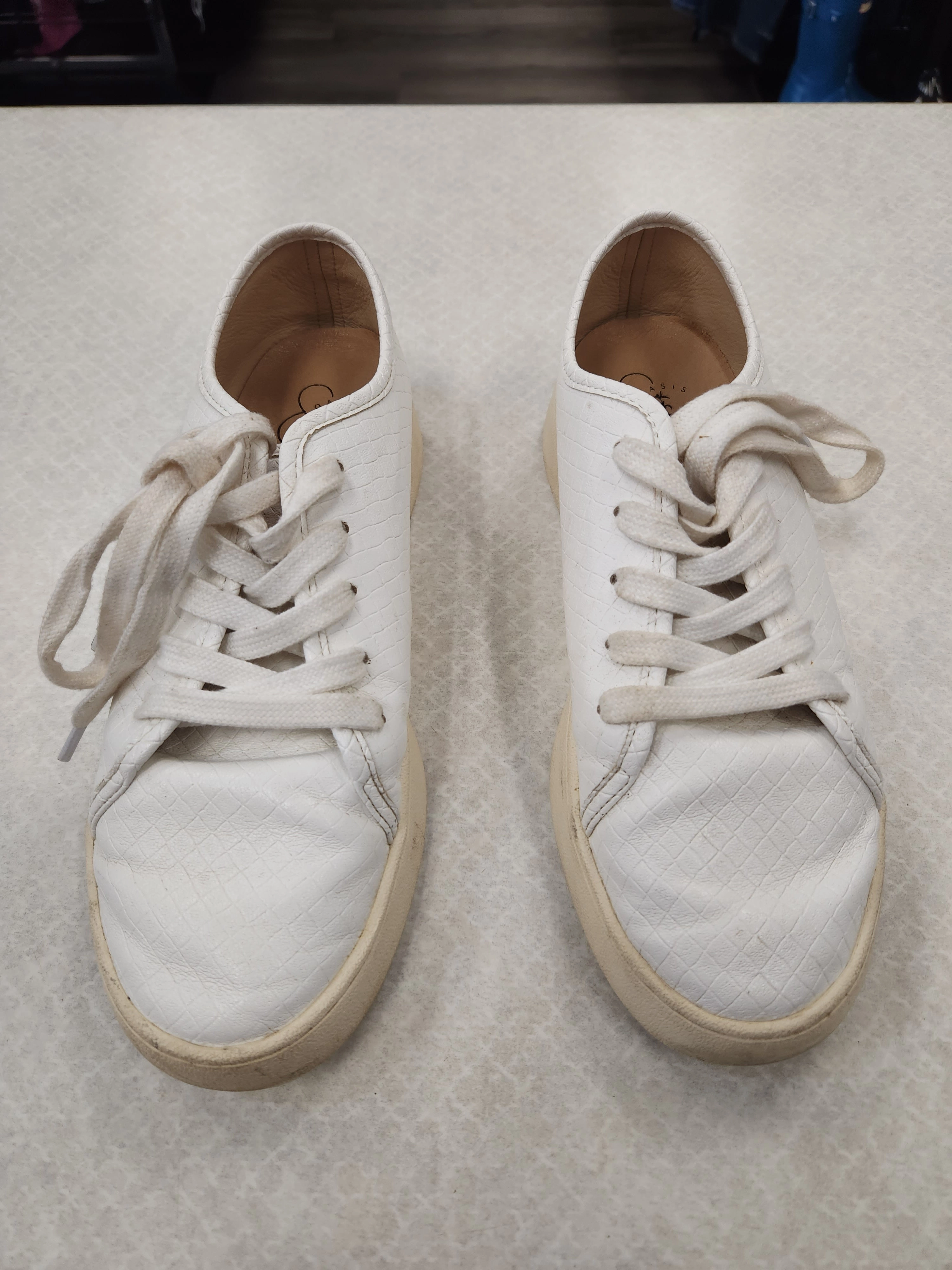 Energy Powered Stay Light White Shoes Sneakers Clothes Mentor, Size 7.5