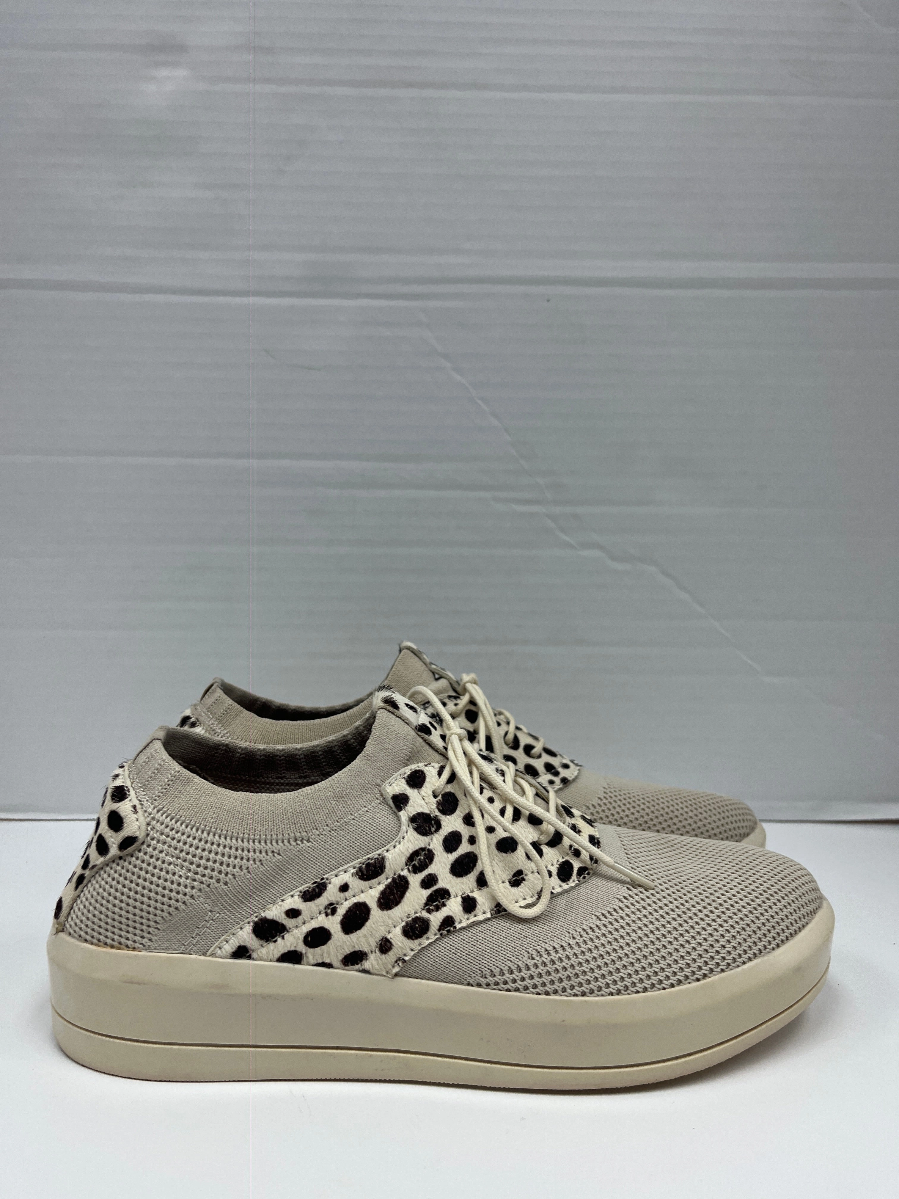 Internal Sling Cool Outfit Shoes Sneakers By Clothes Mentor  Size: 9.5