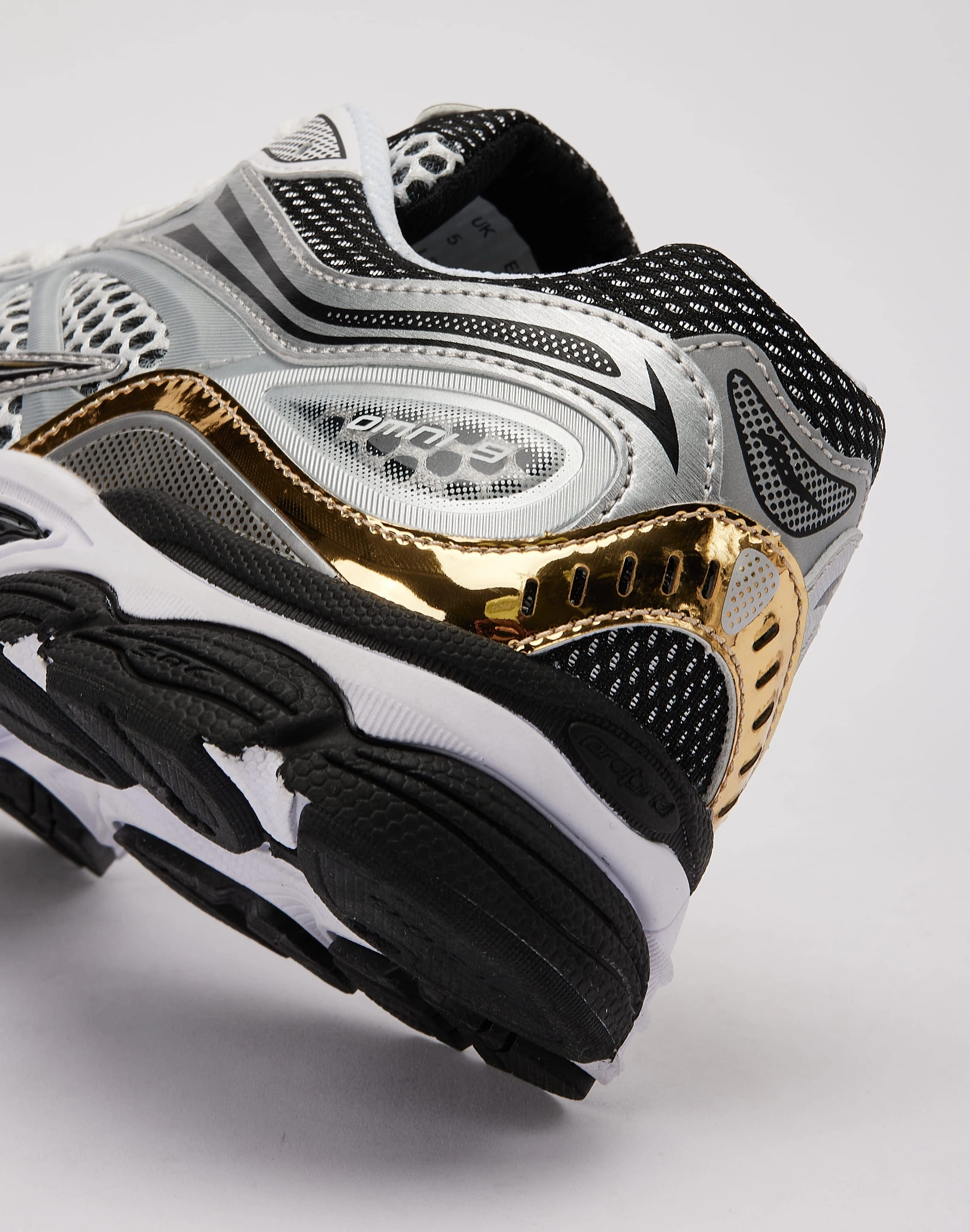 Saucony Omni 9 Grade-School rural running shoe operation