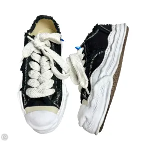 Move Daily Soft Chic Shoes Sneakers By Maison Mihara Yasuhiro In Black & White, Size: 9.5
