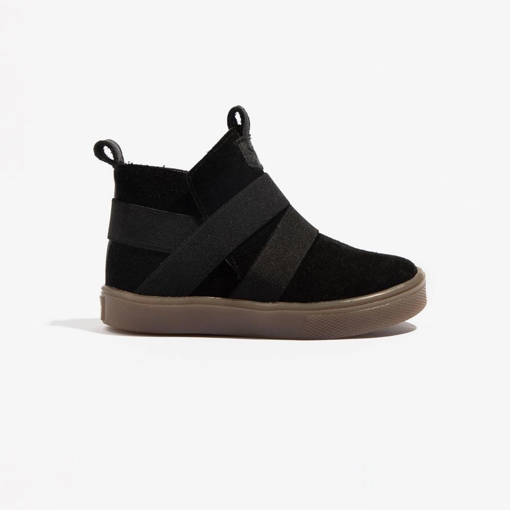 Ebony Suede Oakland Sneaker Step Light